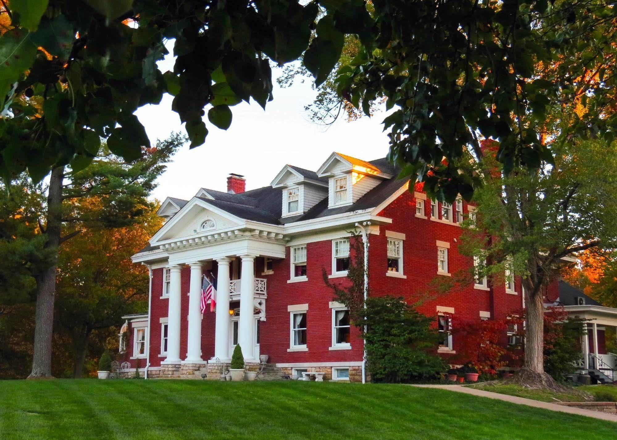 Inn On Crescent Lake Bed And Breakfast Excelsior Springs Exterior photo